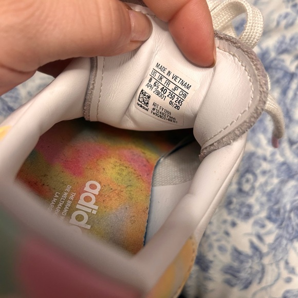 Adidas Women's White Sneakers with Pastel Accents
Stan smith rainbow - Picture 4 of 4